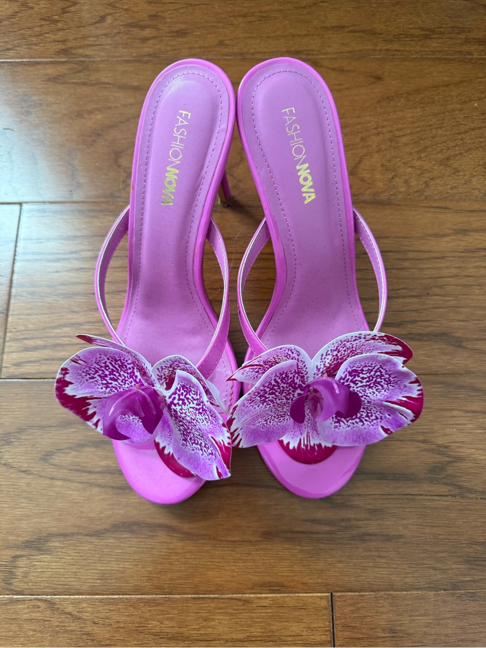 FASHION NOVA FLOWER HEELS.